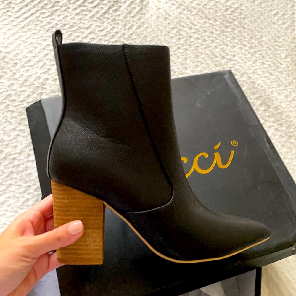 NWT leather bootie 🖤
